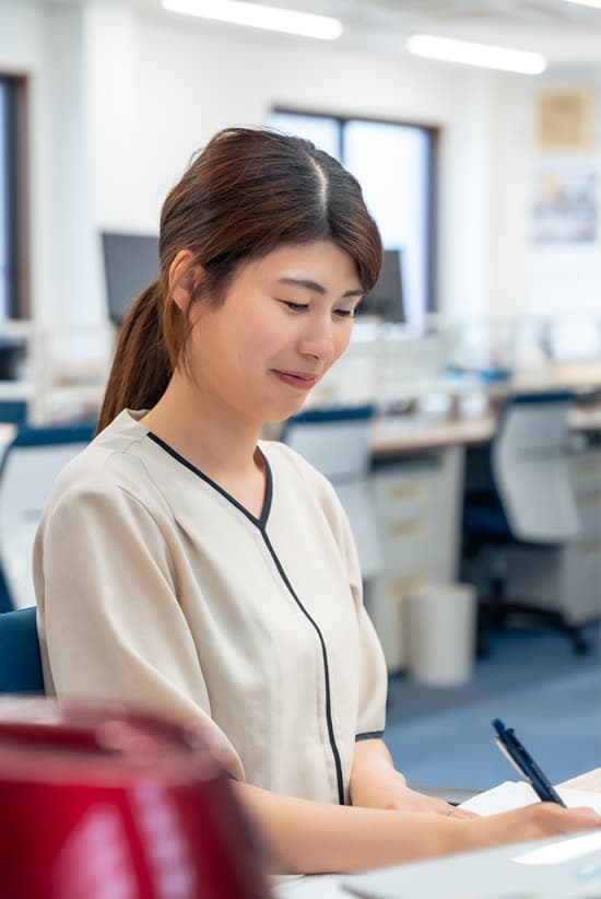 笑顔の株式会社鍵田組の社員2